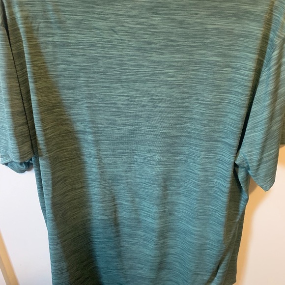 Men’s Reebok t-shirt - Picture 3 of 3